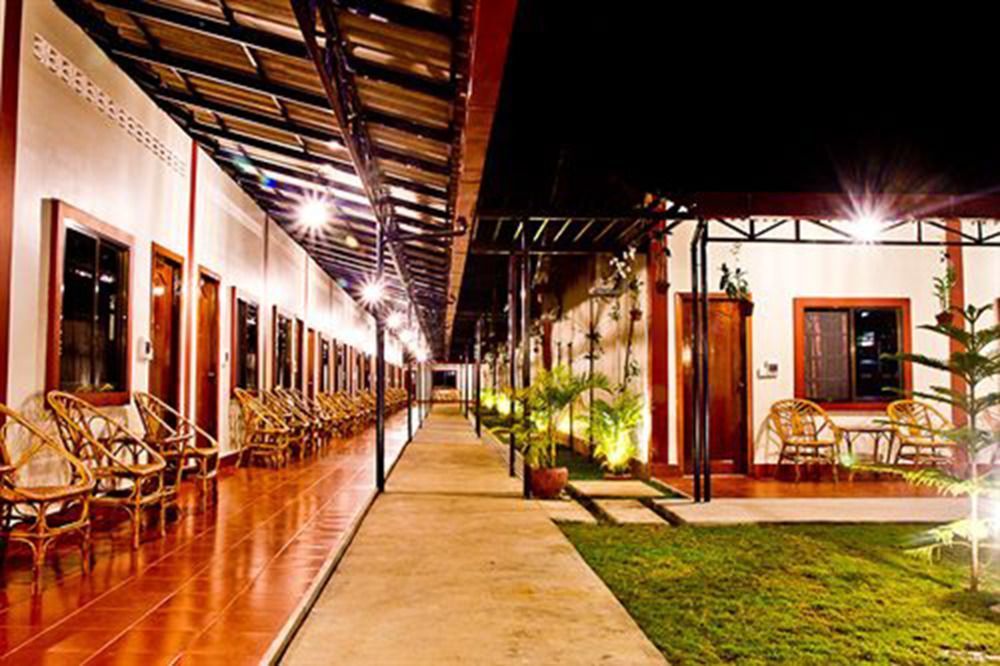 Zana Beach Guesthouse สีหนุวิลล์ ภายนอก รูปภาพ